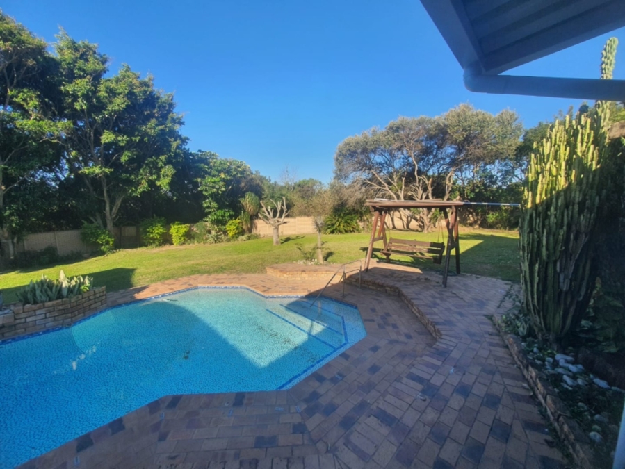 To Let 4 Bedroom Property for Rent in Beacon Bay Eastern Cape
